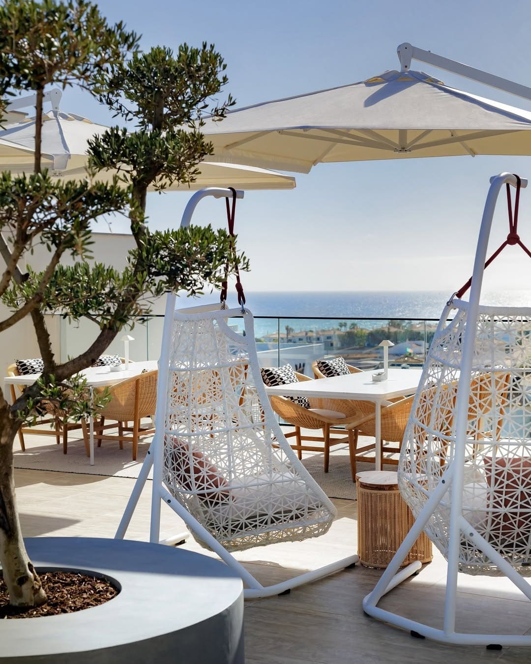 Indoor seating area at Paper Moon Algarve with refined atmosphere Indoor seating area at Paper Moon Algarve with refined atmosphere