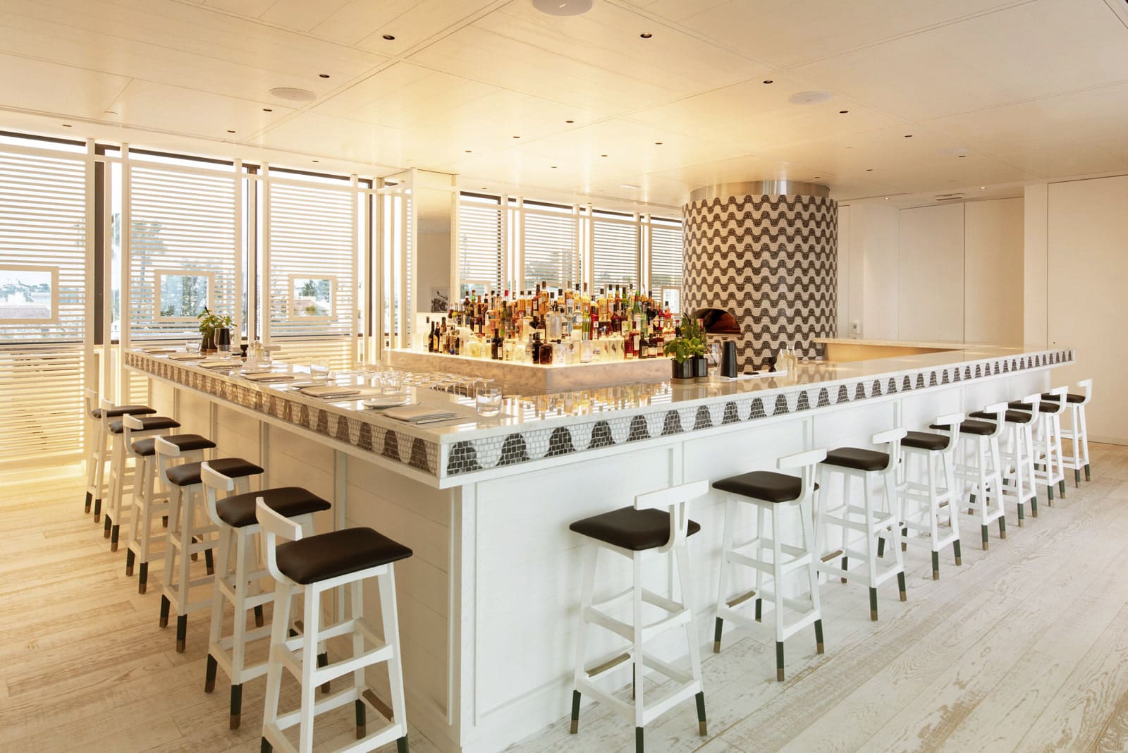 Night view of the restaurant facade at Paper Moon Algarve